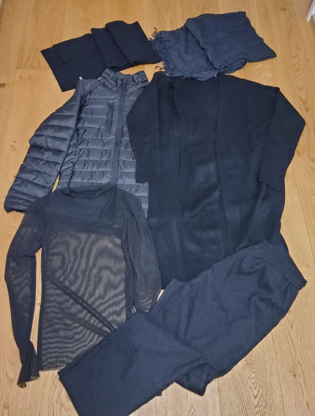 Benetton Lotti di vestiti: Kleiderpacket/ 6 Teile / schwarz – Usato da Naters venduto da 3904Naters