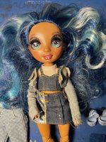 Poupée Rainbow High (Skyler) avec accessoires