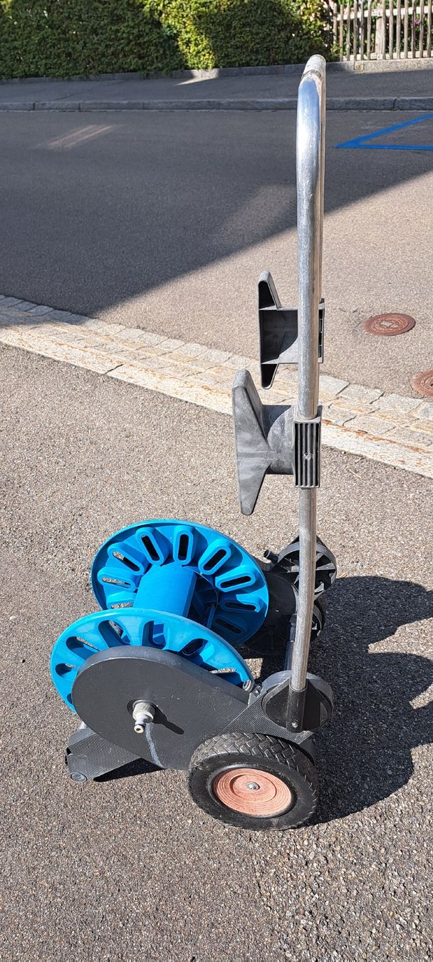 Tubi & Tubi flessibili: Schlauchwagen ohne Gartenschlauch – Usato da St.Gallen venduto da Obivankenobi