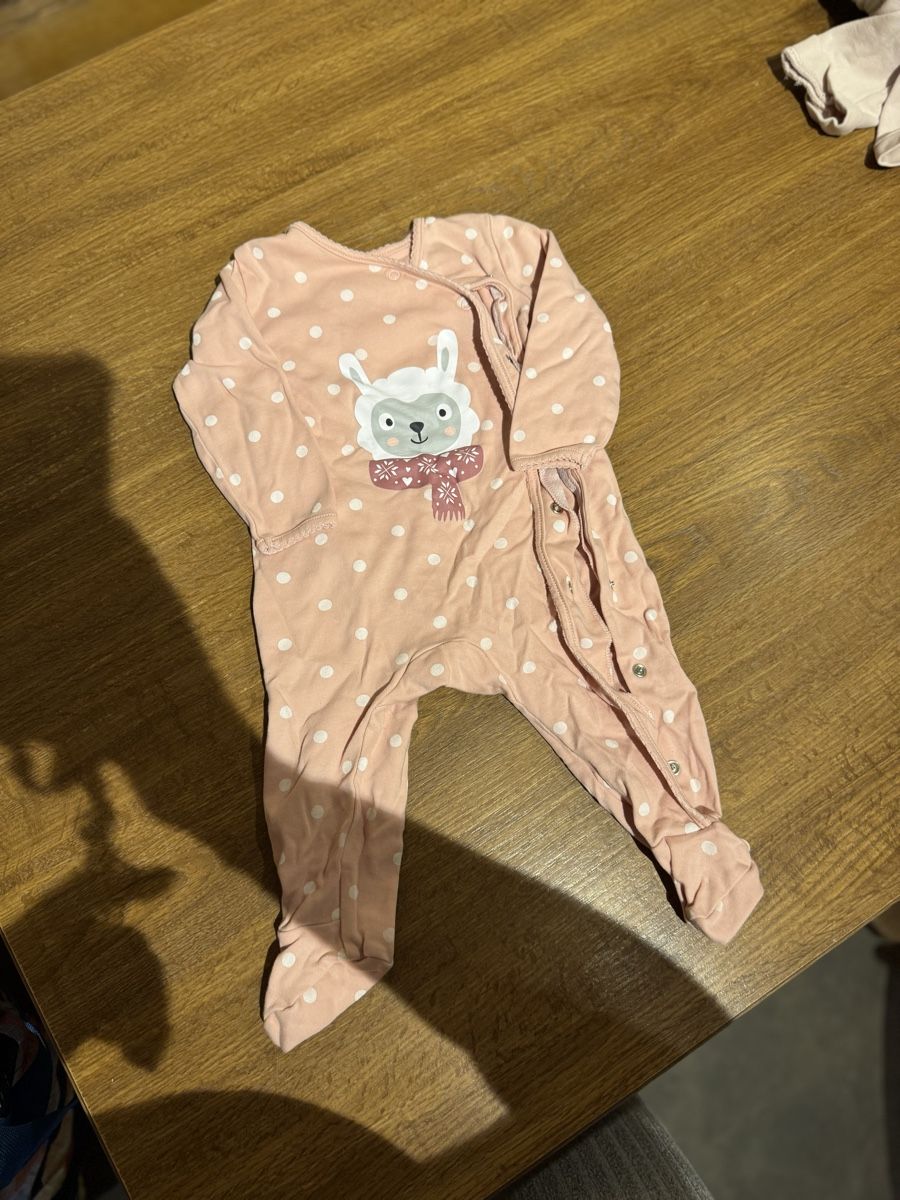 Ensembles coordonnés: 4 pyjamas 6-9moiy – D'occasion à Erde par Kitkatekate