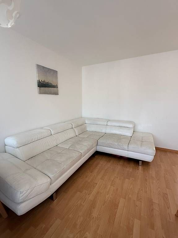 Tables: Gratis: Ecksofa, Tisch, Couchtisch – D'occasion à Willisau par ker_mzk5 2