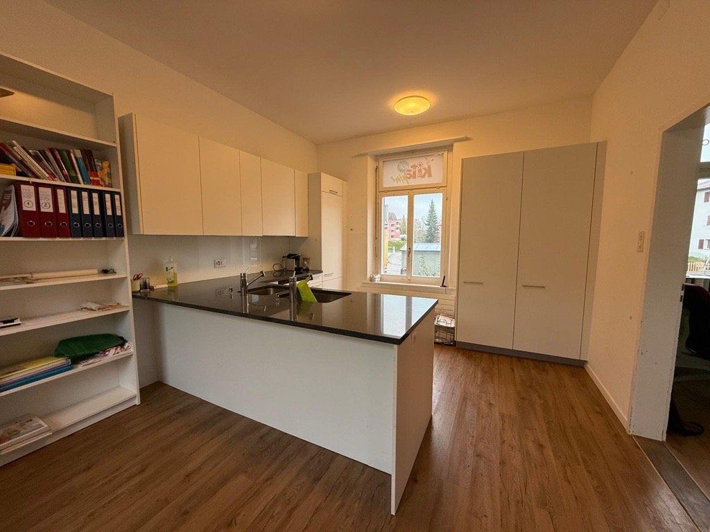 Cuisines complètes: Hochwertige Einbauküche, weiss – D'occasion à Wolfhausen par eblackman 3