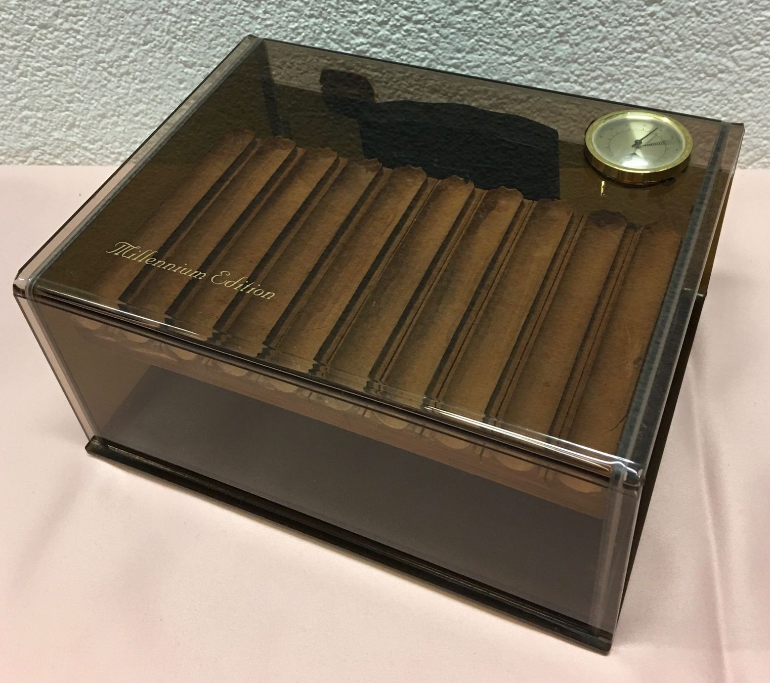 Humidificateurs: Zigarrenkiste Millennium Edition mit Hygrometer Acryl – D'occasion à Olten par ELHANDEL 1