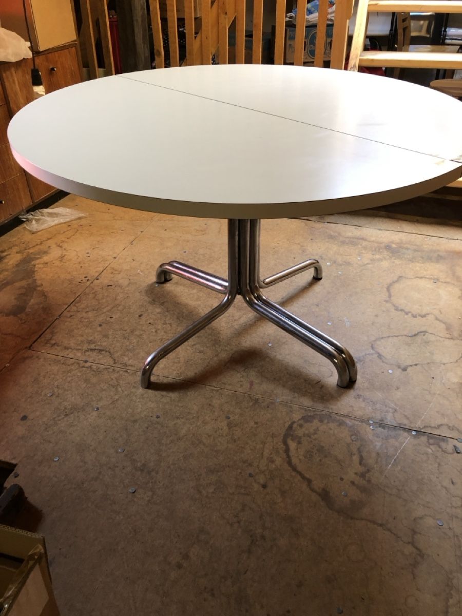 Tische: Ausziehbarer Thonet-Esstisch – Gebraucht aus Zürich von mzb_nfm5 3