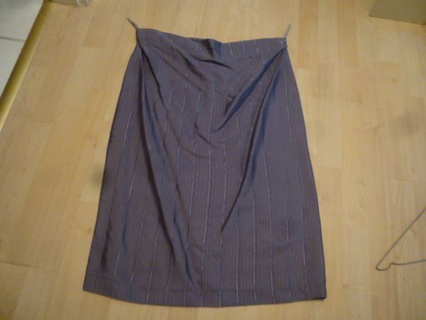 Costumi: Blazer/Kostüm Gr. 40 Antrazith wie neu – Usato da Hinwil venduto da Glasperlen 6