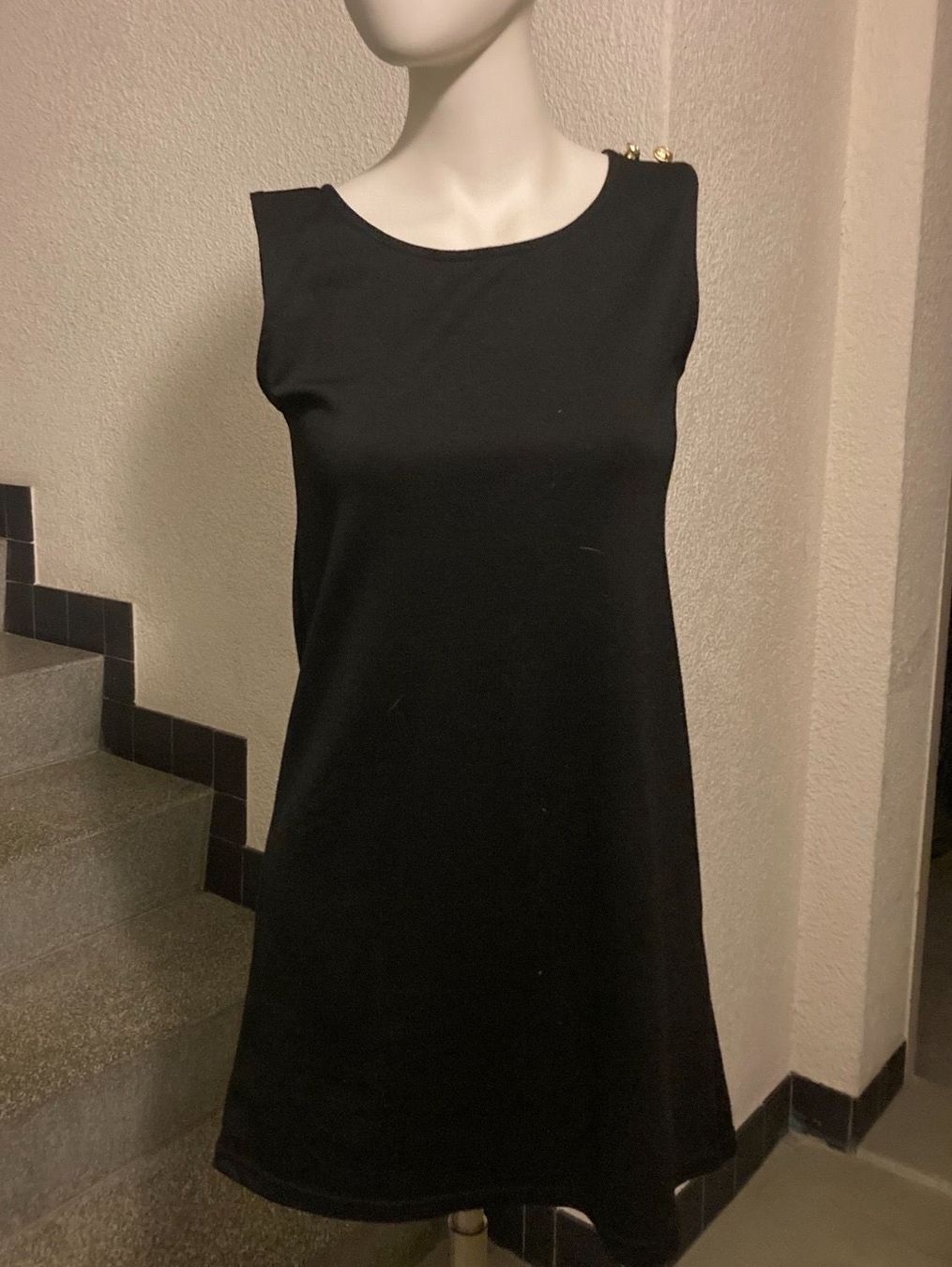 Vestiti & Gonne: Schlichtes schwarzes Kleid – Usato da Uster venduto da Kalici1 1