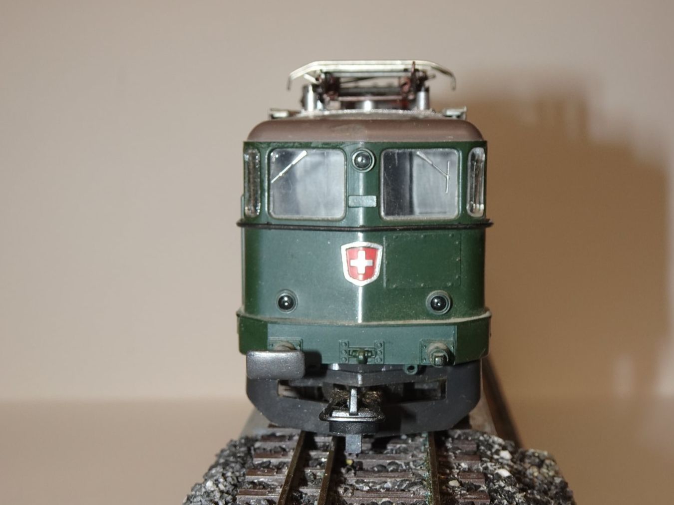 Roco Modelleisenbahnen: ROCO SBB Ae 6/6   H0 AC – Defekt aus Hinwil von Berling0 2
