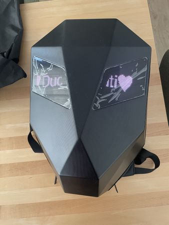 LED Rucksack schwarz mit Display Augen