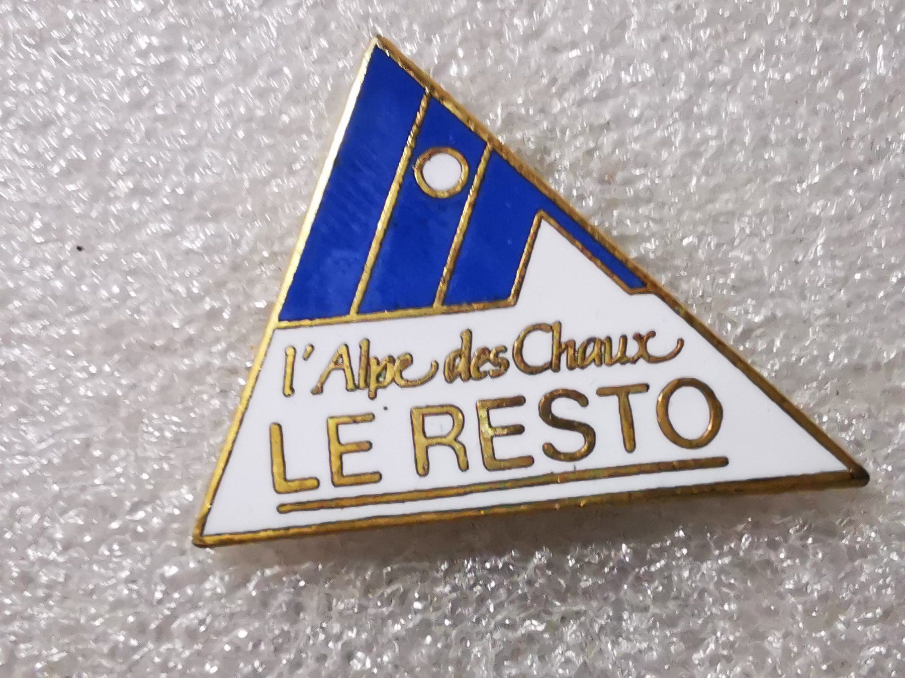 Plaketten & Abzeichen: Ansteckpin 142: Le Resto – Gebraucht aus Oppligen von Pin-Fall-Shop