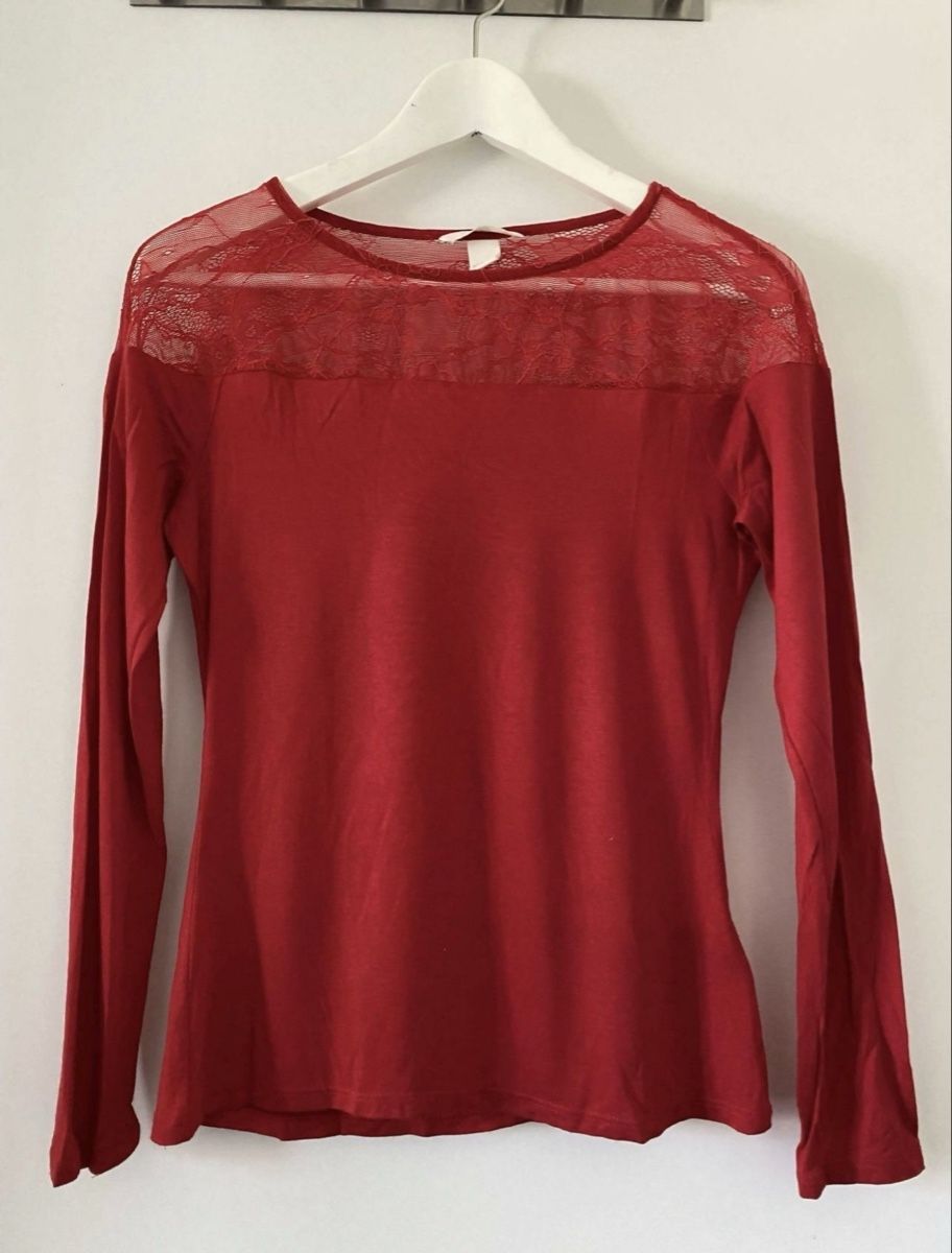 Maglioni & Felpe: ROTES LANGARMSHIRT MIT SPITZE GRÖSSE S – Usato da Dübendorf venduto da ali_g7p8