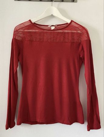 ROTES LANGARMSHIRT MIT SPITZE GRÖSSE S