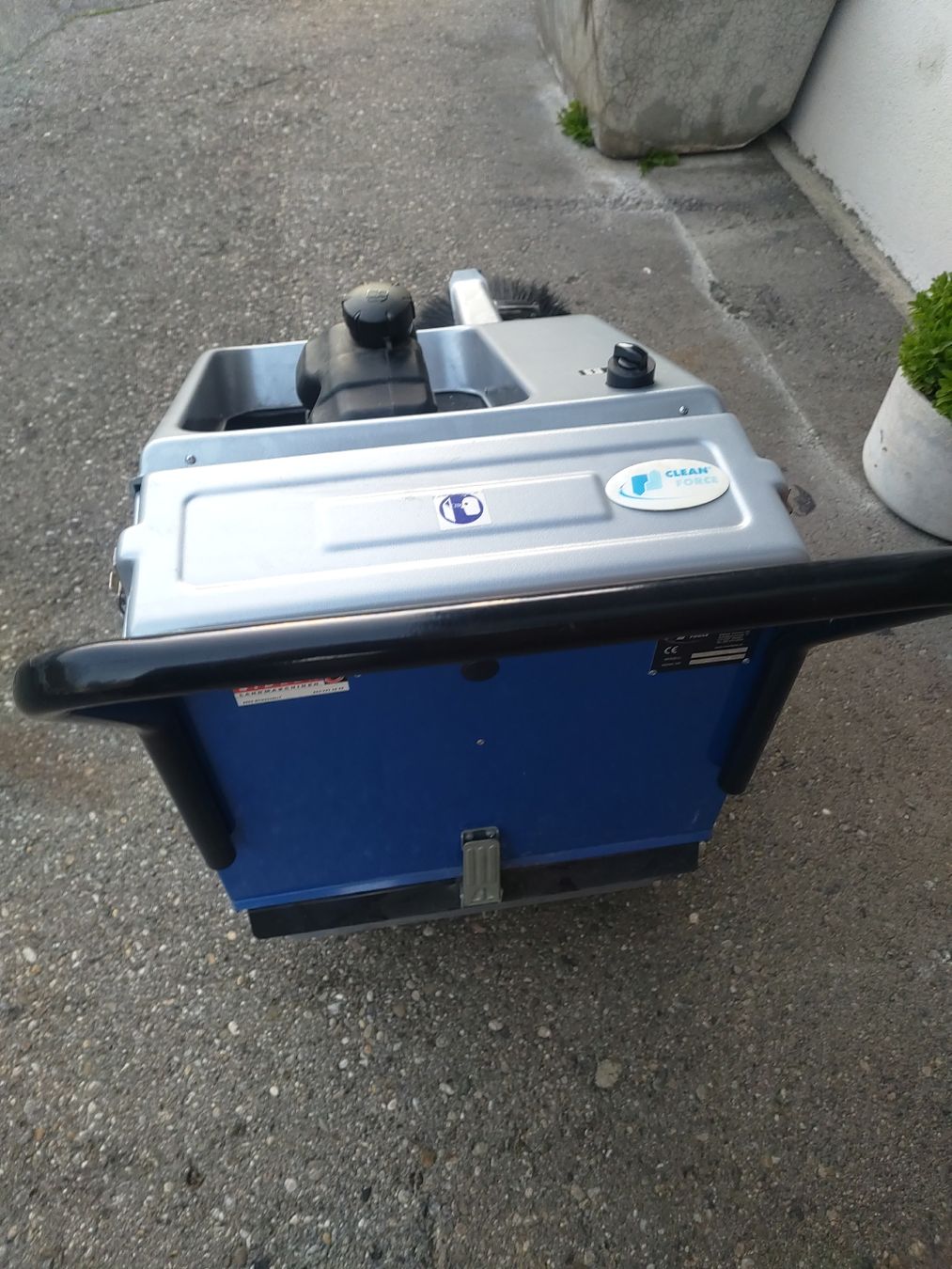 Tutte le macchine: Kehrmaschine 4 Takt Benzin – Usato da Birmensdorf ZH venduto da Tilki25 2