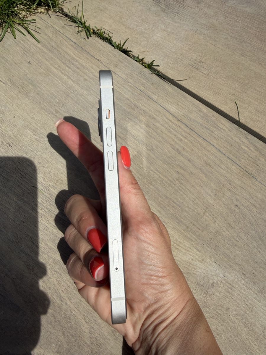 Apple Telefoni cellulari / Smartphones: iPhone 13 (256GB) Starlight – Usato da Wil SG venduto da Ciara13 6