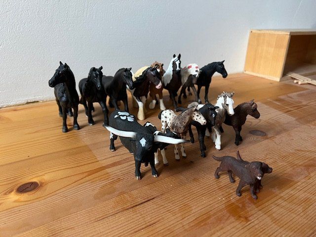 Schleich Spielzeuge: Schleich Pferde und andere Tiere – Gebraucht aus Bauma von Makinom 2