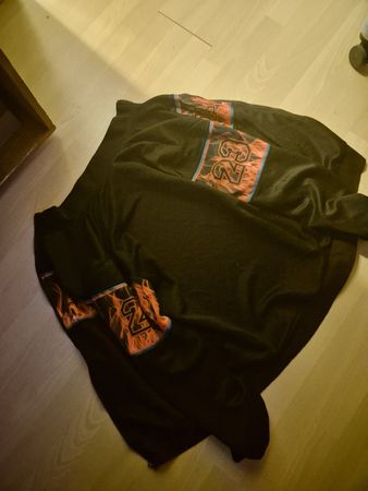 jacke schwarz Grösse XL mit Aufdruck guter Zustand