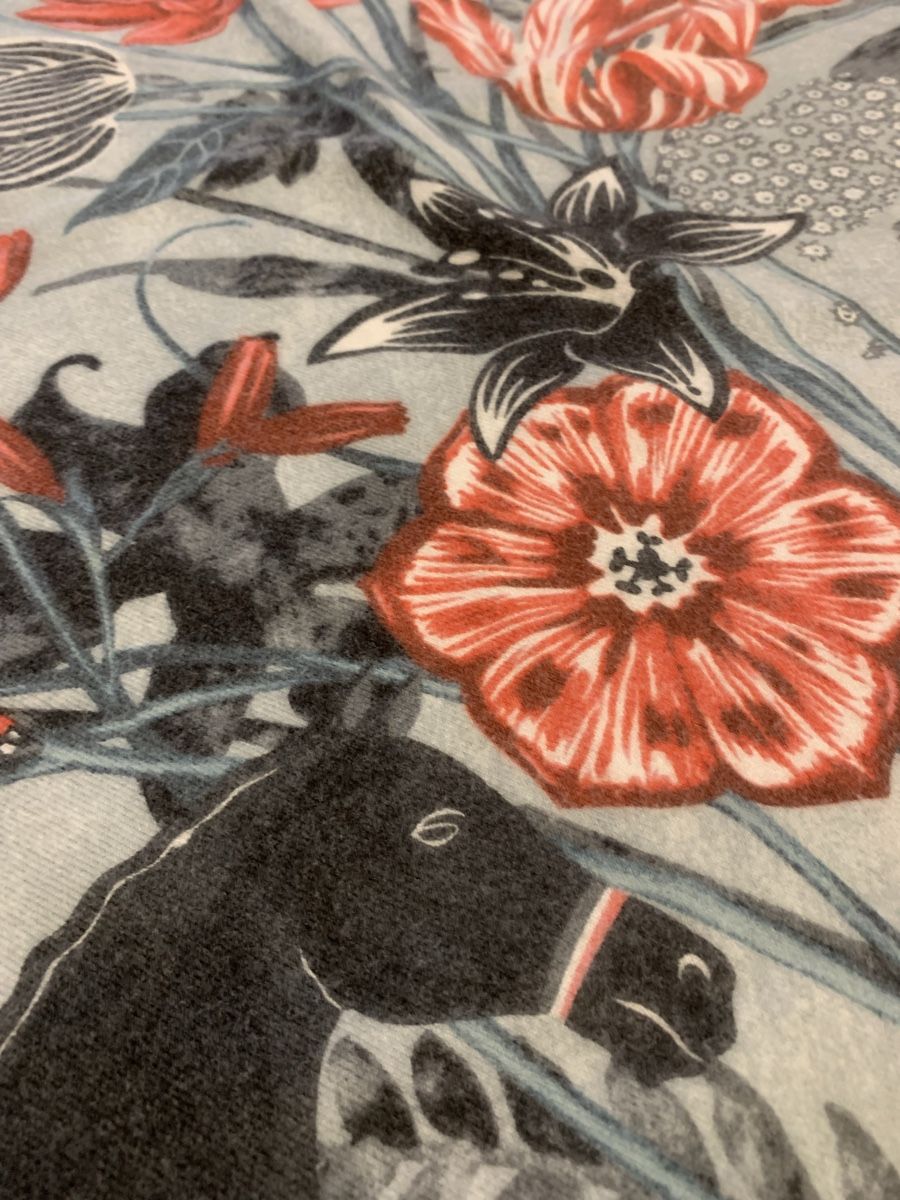 Foulard & Sciarpe: Schal mit Blumen und Pferden 130x130 – Nuovo (secondo la descrizione) da Widen venduto da didy82 1