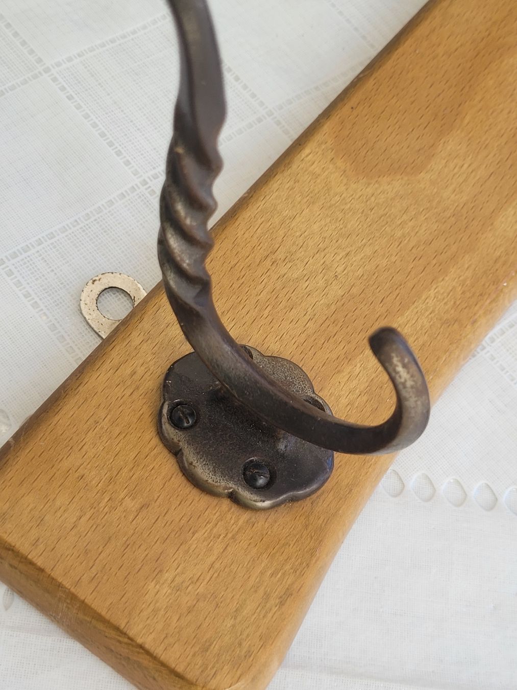 Porte manteau: Antike, robuste Wandgarderobe  – D'occasion à Buttikon SZ par Corendo 3