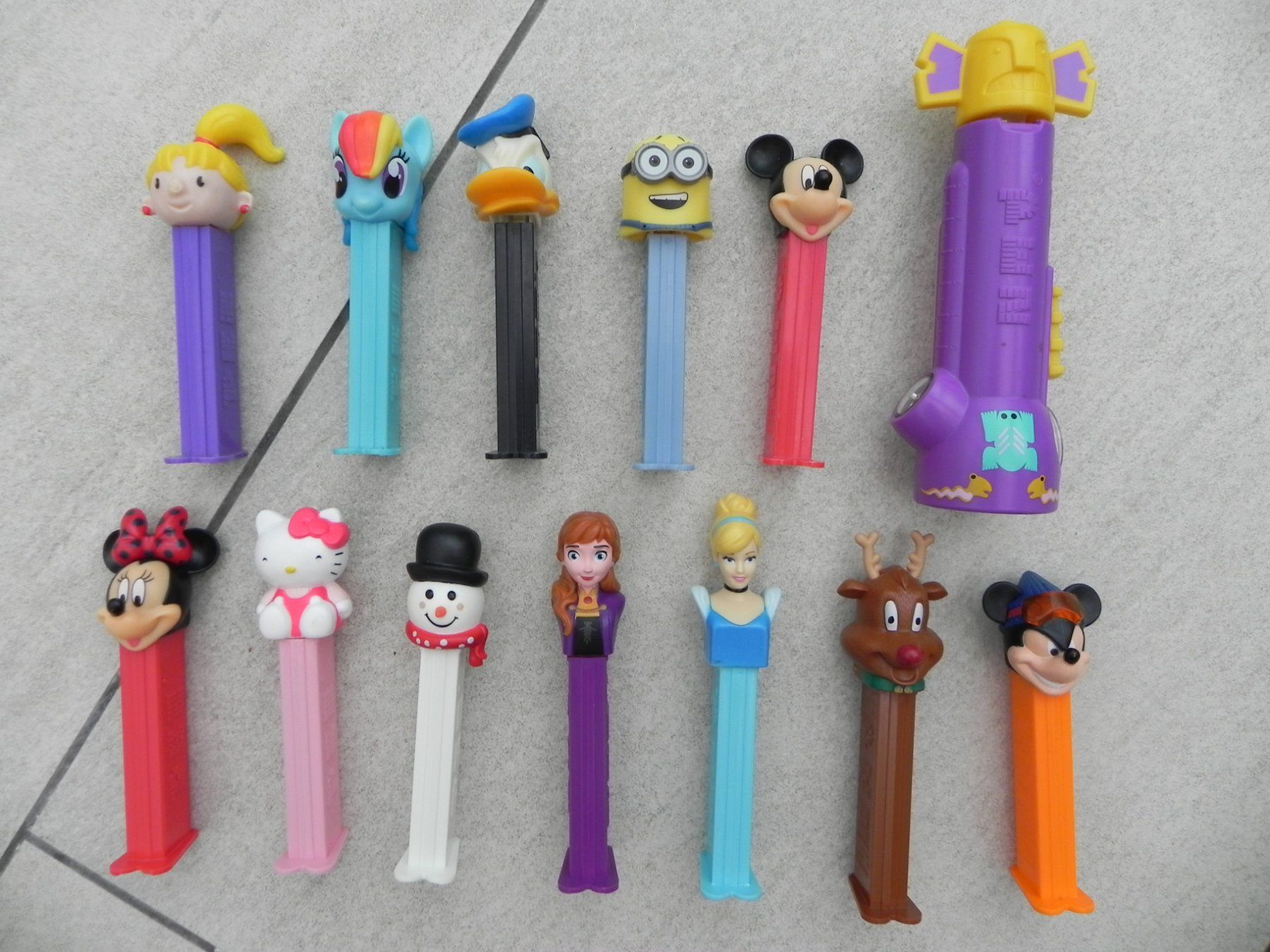 Pez Statuette: Pez Spender PEZ Sammlung 13 Stk – Usato da Stallikon venduto da pcerny16 3