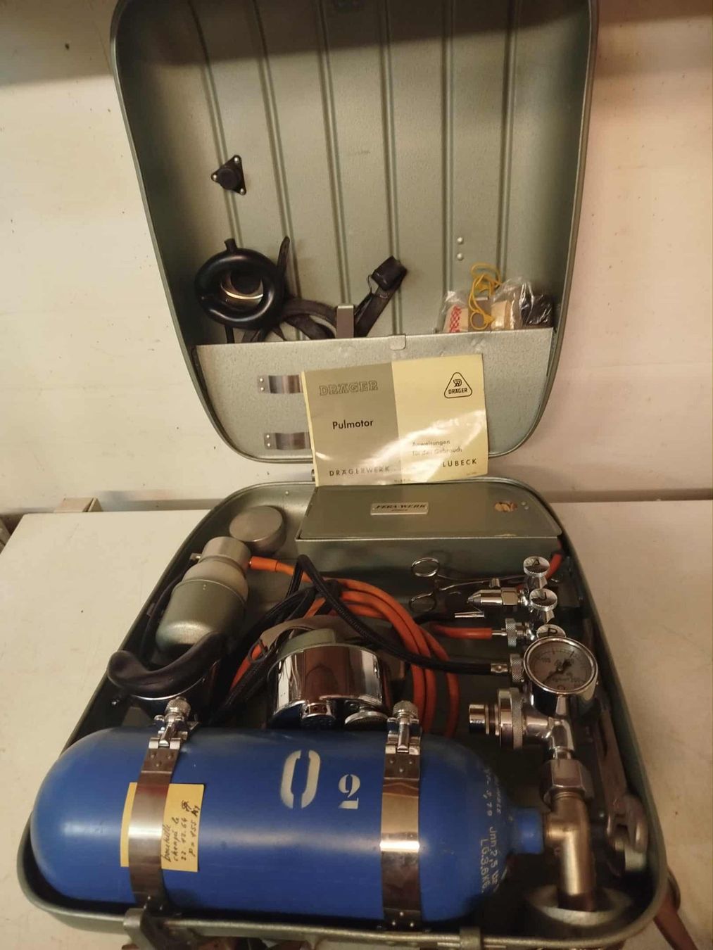 Attrezzature mediche: Ancien respirateur portable – Usato da La Chaux-de-Fonds venduto da Emmaus2300CDF 3