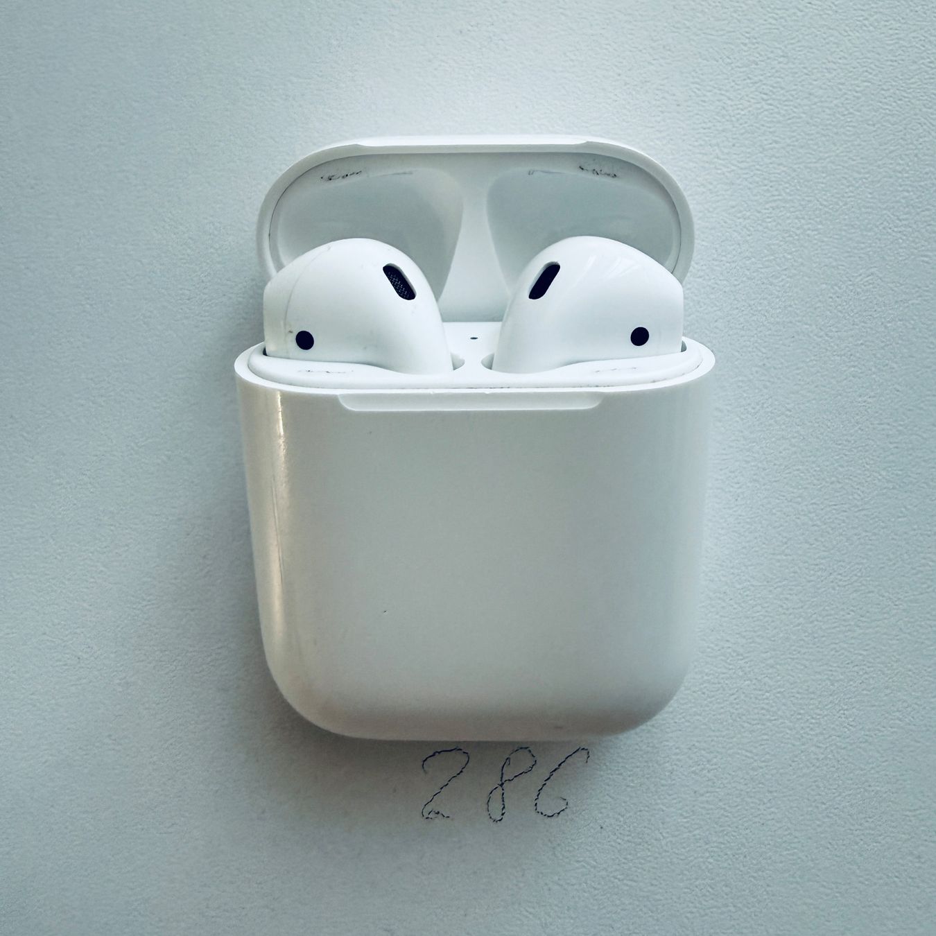 Apple Cuffie: Original Apple AirPods 2 Gen. Wireless Kopfhörer & Case – Usato da Basel venduto da MY.AIRPODS.SHOP