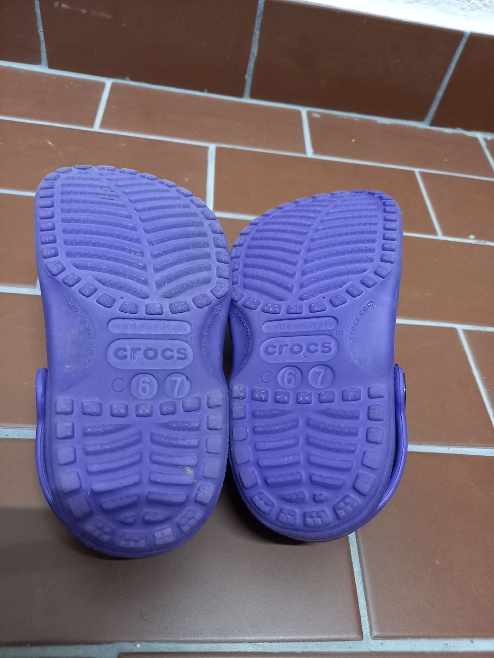 Crocs Scarpe per ragazzi: Crocs C6/7 (Gr. 22-24) violett – Usato da Zürich venduto da HansBald 2