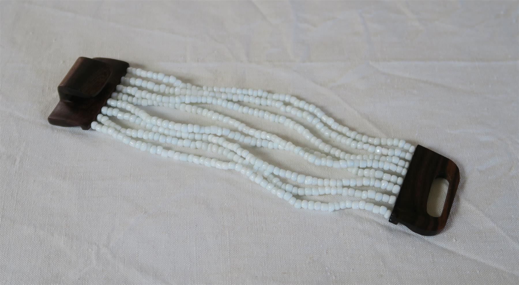 Bracciali & Braccialetti: Armband mit Glasperlen, Holzverschluss. – Usato da Brittnau venduto da marlenestone 1