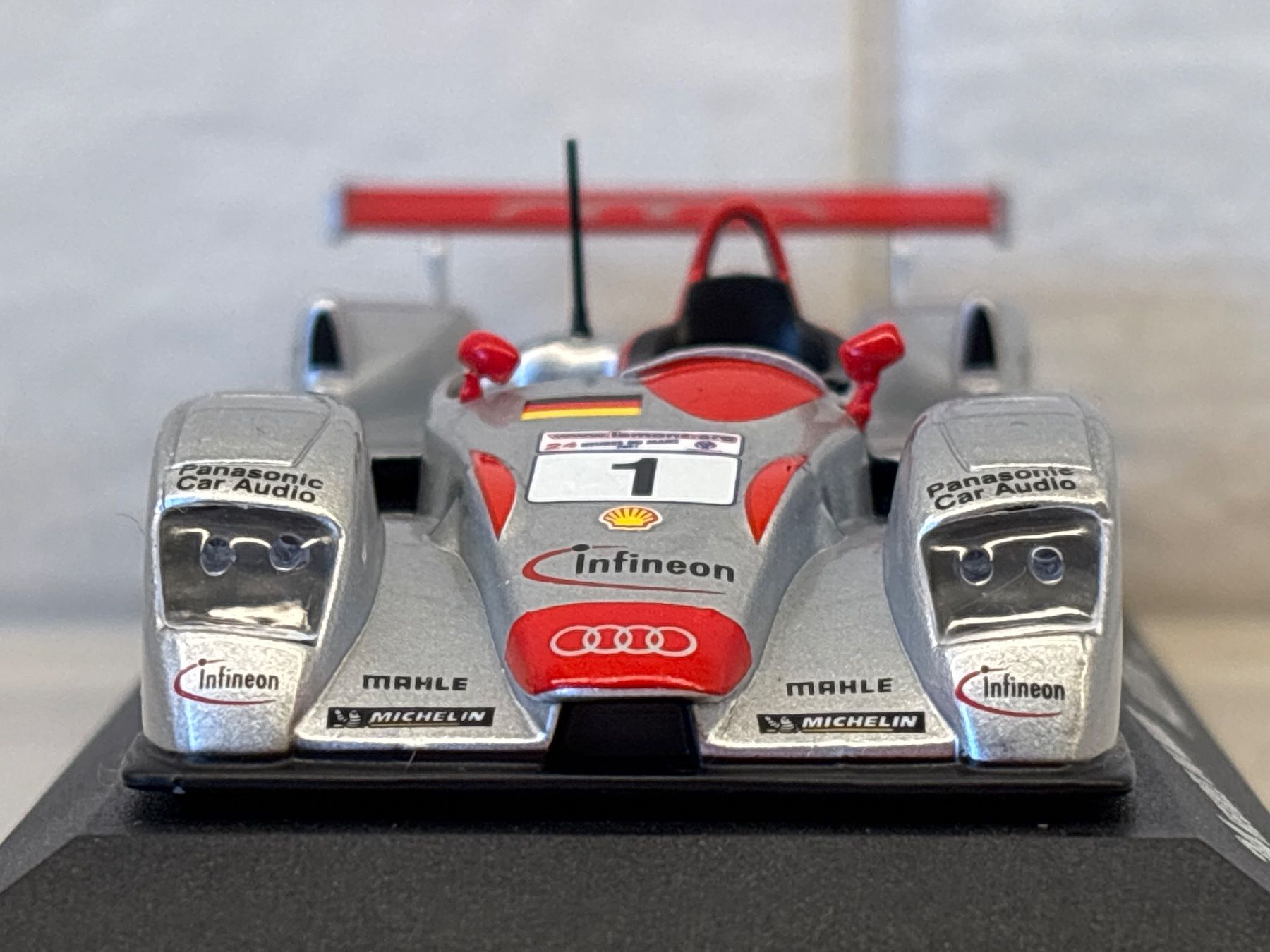 IXO Modellini d'auto: Ixo Audi R8 Le Mans 2001 – Nuovo (secondo la descrizione) da Gollion venduto da Hampton 3