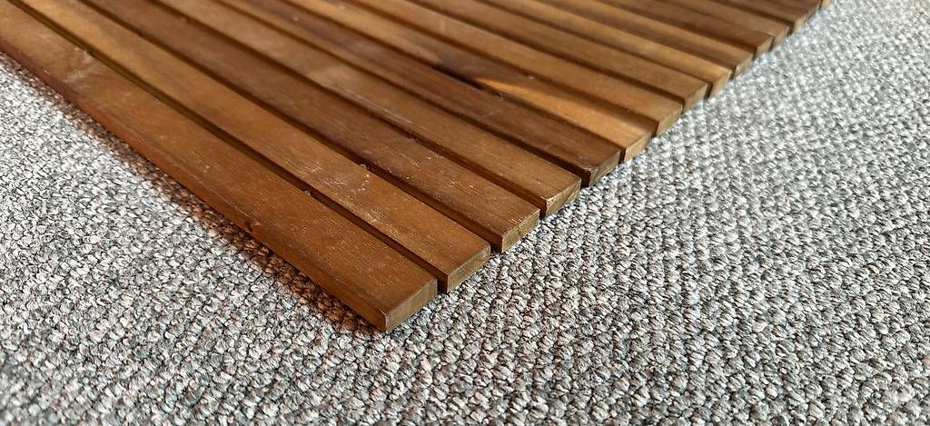 Teppiche: Holzmatte, Duschvorleger – Gebraucht aus Sumiswald von Herlebauld 1