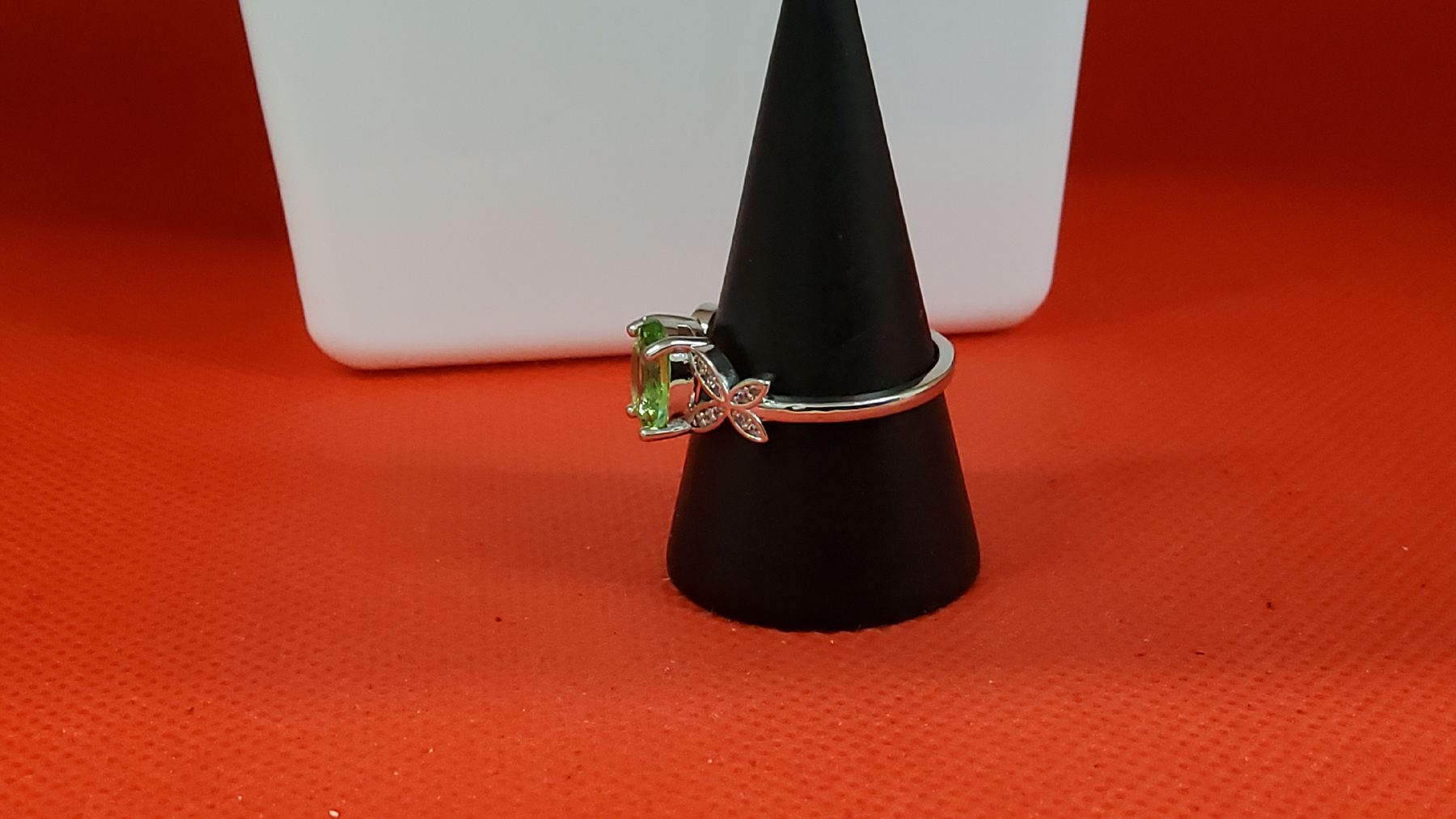 Anelli: Wunderschöner Ring mit grünem Stein, Grösse 57, neu! – Nuovo (secondo la descrizione) da Herisau venduto da Nluanalucas 1