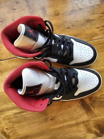 Basket Air Jordan 1 mid neuves / T42 