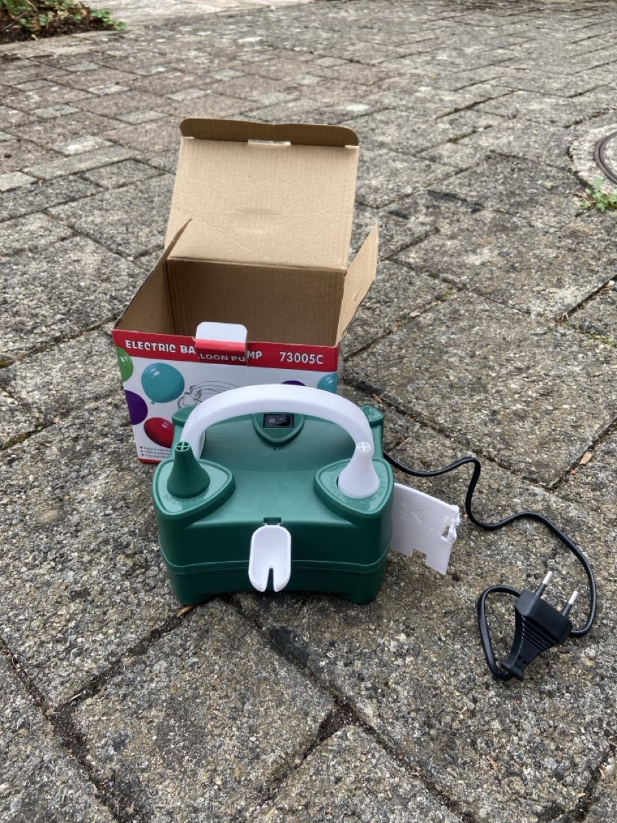 Tutte le decorazioni: Elektrische Ballonpumpe – Usato da Winterthur venduto da Sarita