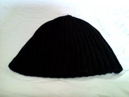 Warme, handgestrickte, schwarze Wintermuetze, neu!