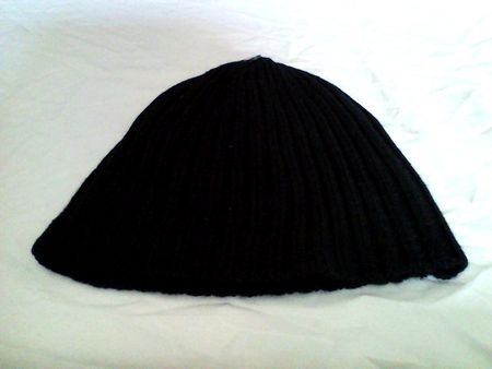 Warme, handgestrickte, schwarze Wintermuetze, neu!
