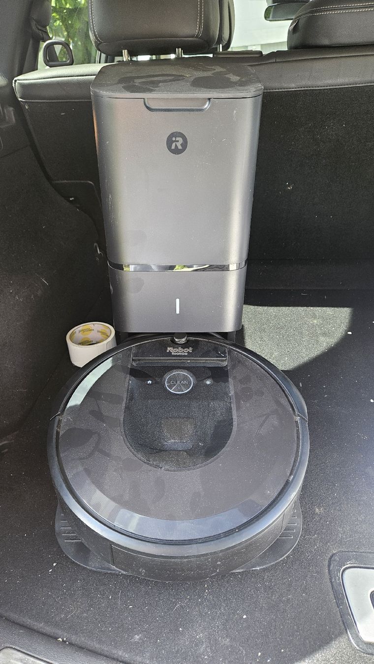 Irobot Aspirapolveri & Accessori: iRobot Roomba i7 Staubsaugroboter mit Absaugstation – Difettoso da Sachseln venduto da laz_65cg