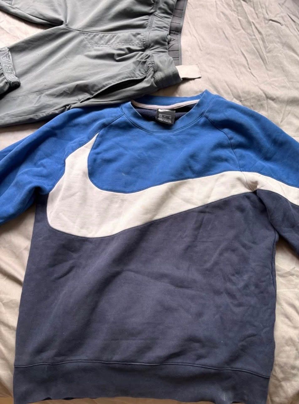 Nike Pullover & Sweatshirts: Pull Nike bleu taille S – Gebraucht aus Genève von jae_n2pn