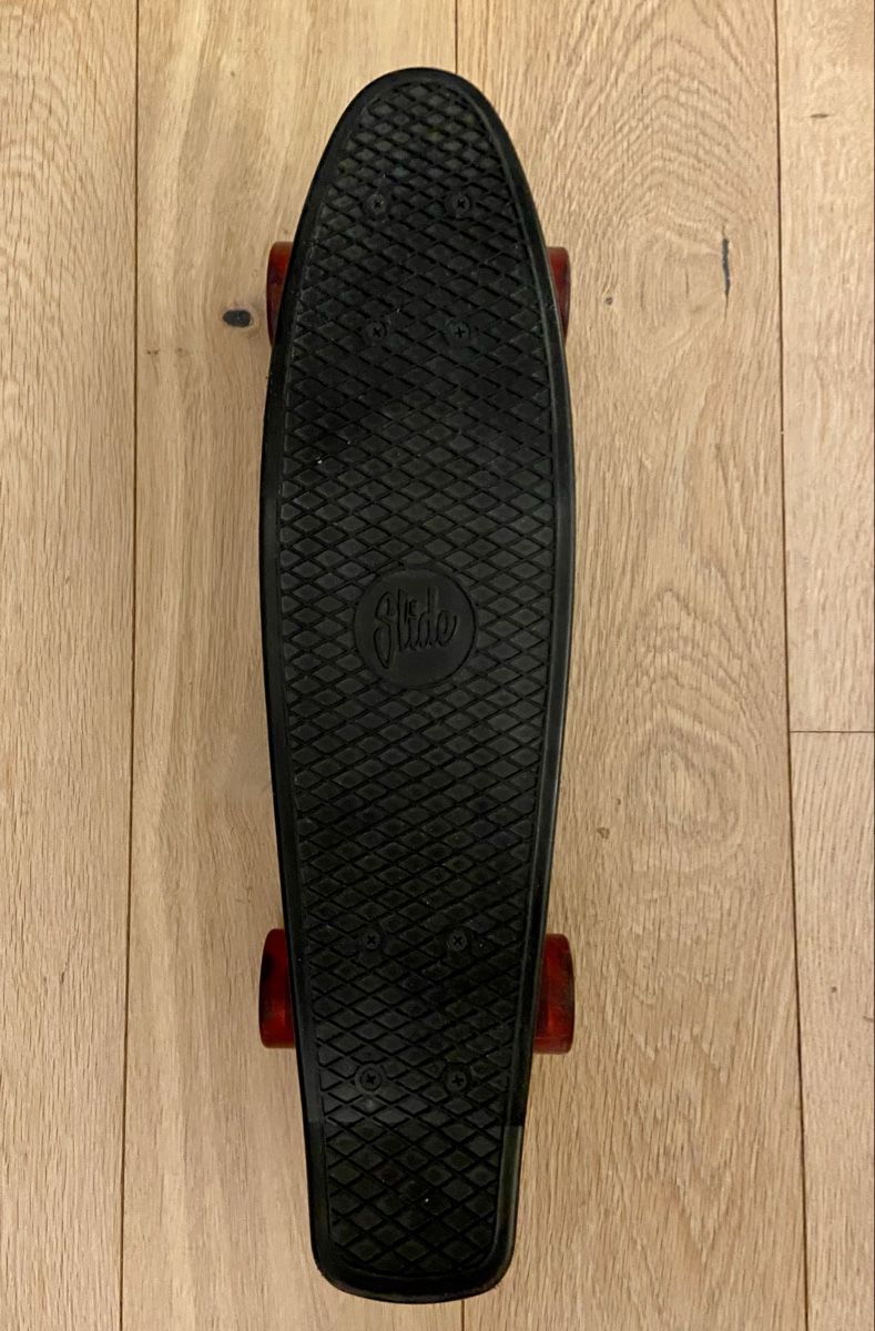 Slide Skateboards: Cooles Slideboard, schwarz mit roten Rädern – Usato da Hinwil venduto da Claucat 1