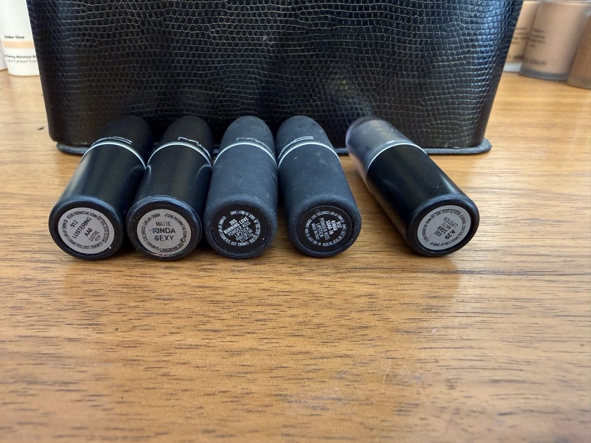 Mac Cosmetics Make-up: 5 MAC Lippenstifte verschiedene Farben – Usato da Zürich venduto da pinish 1