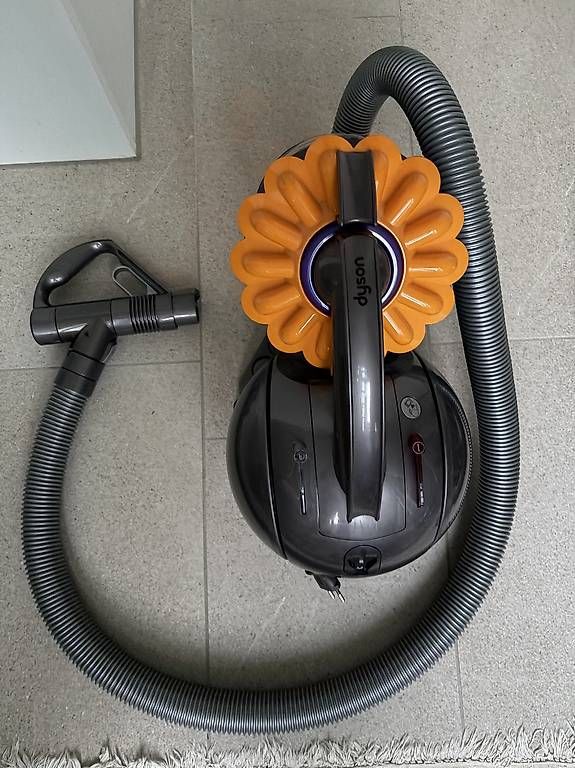 Staubsauger & Zubehör: Dyson Ball DC33C – Gebraucht aus Horgen von ErsterImperator