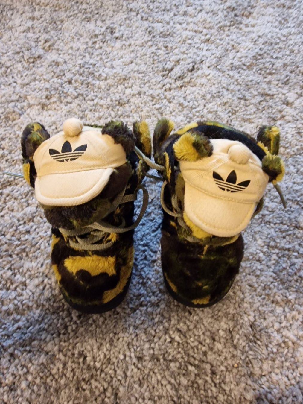 Adidas Scarpe da uomo: Jeremy Scott Camo Bear Adidas Gr.21 – Usato da Basel venduto da chingson