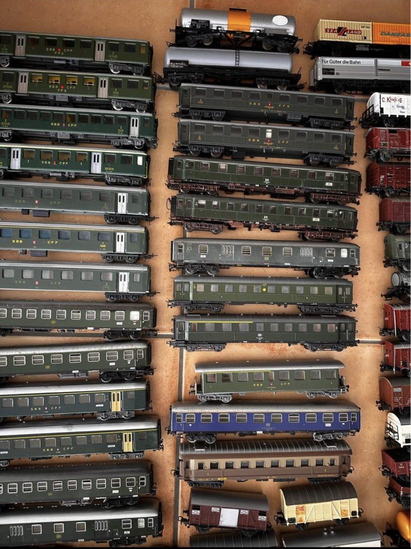 Märklin Modellini di ferrovie: 150 Model-Eisenbahnwagen (Spur H0) – Usato da Altenrhein venduto da marcow313 2