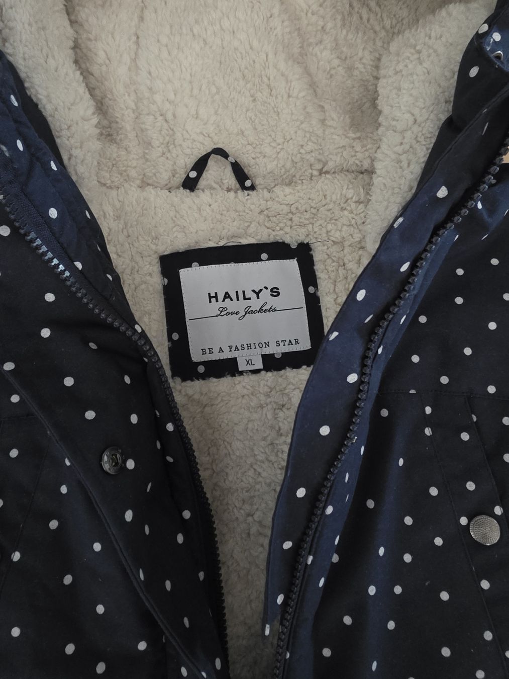 Giacche: Winterjacke mit Pünktchen, Grösse XL – Usato da St. Gallen venduto da Shelly__x3 2