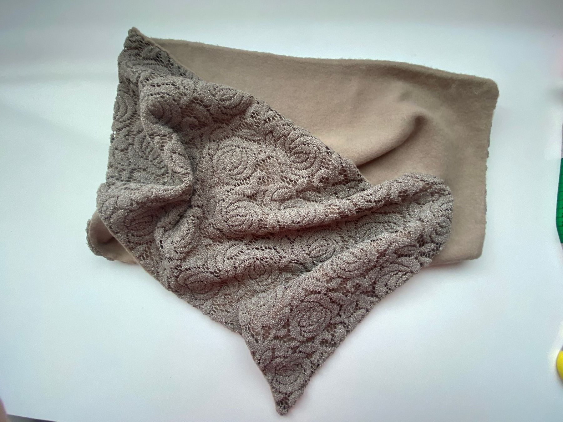 Foulards, Tücher & Schals: WUNDERSCHÖNER SPITZEN-SCHAL 1 METER LANG. – Neu (gemäss Beschreibung) aus thierachern von Styl