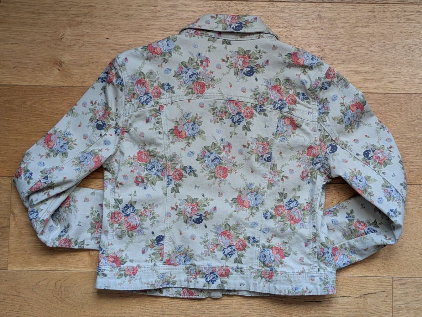 Giacche: Jeansjacke mit Rosenmuster – Usato da Frutigen venduto da Pixele10 4