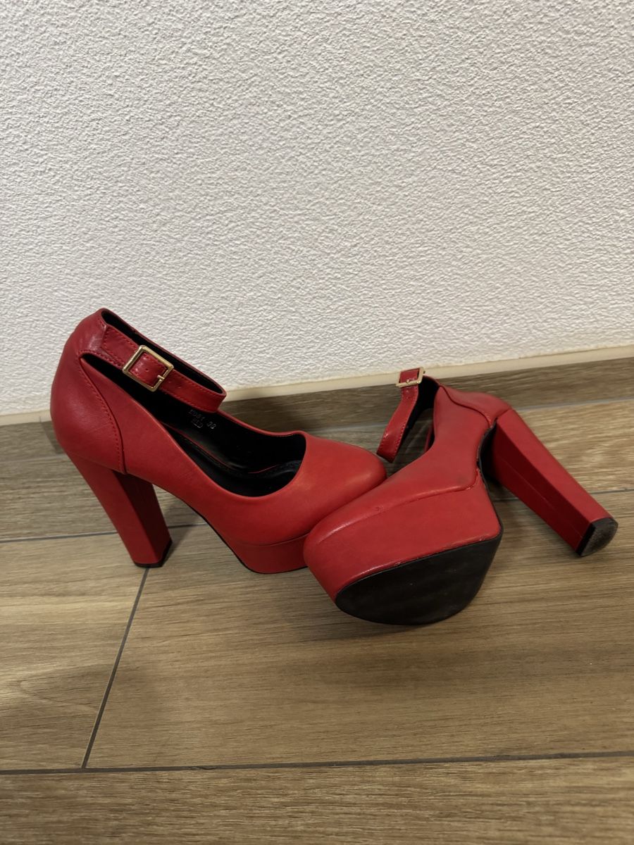 Scarpe da donna: Tacchi rossi nr. 38 – Nuovo (secondo la descrizione) da Claro venduto da kel_v7dj 1
