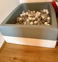 Bällebad / Pool mit Bällen Top Zustand für Kinder