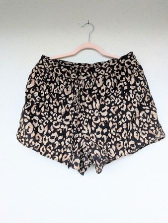 Kurze Stoffhosen Gr. M