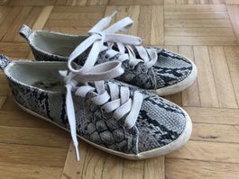 Stoffschuh Sneaker von H&M Grösse 37 Schlangenmuster