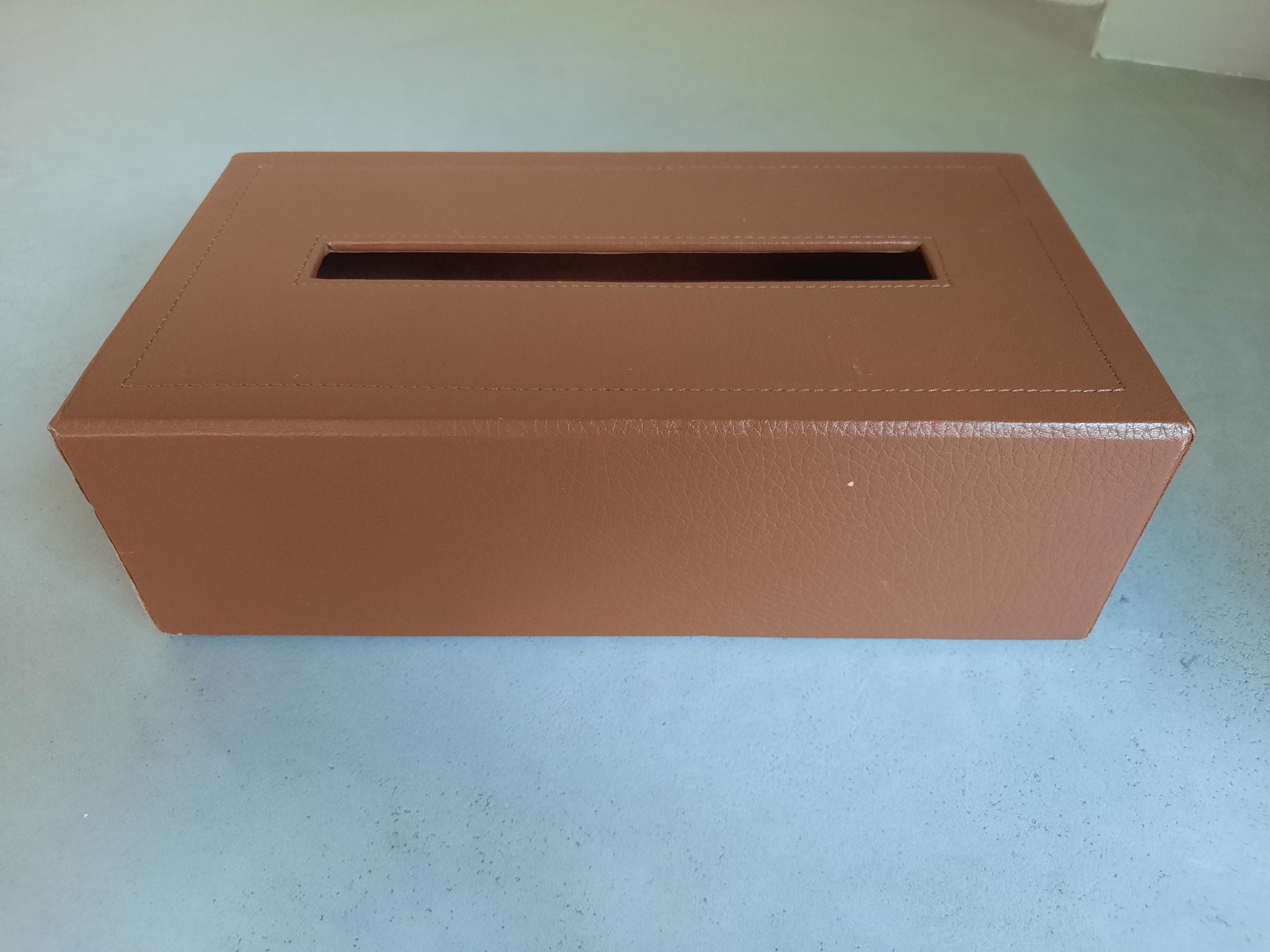 Altro in Decorazioni & Accessori: Boite à KLEENEX en cuir – Usato da La Sarraz venduto da bar_kxt7