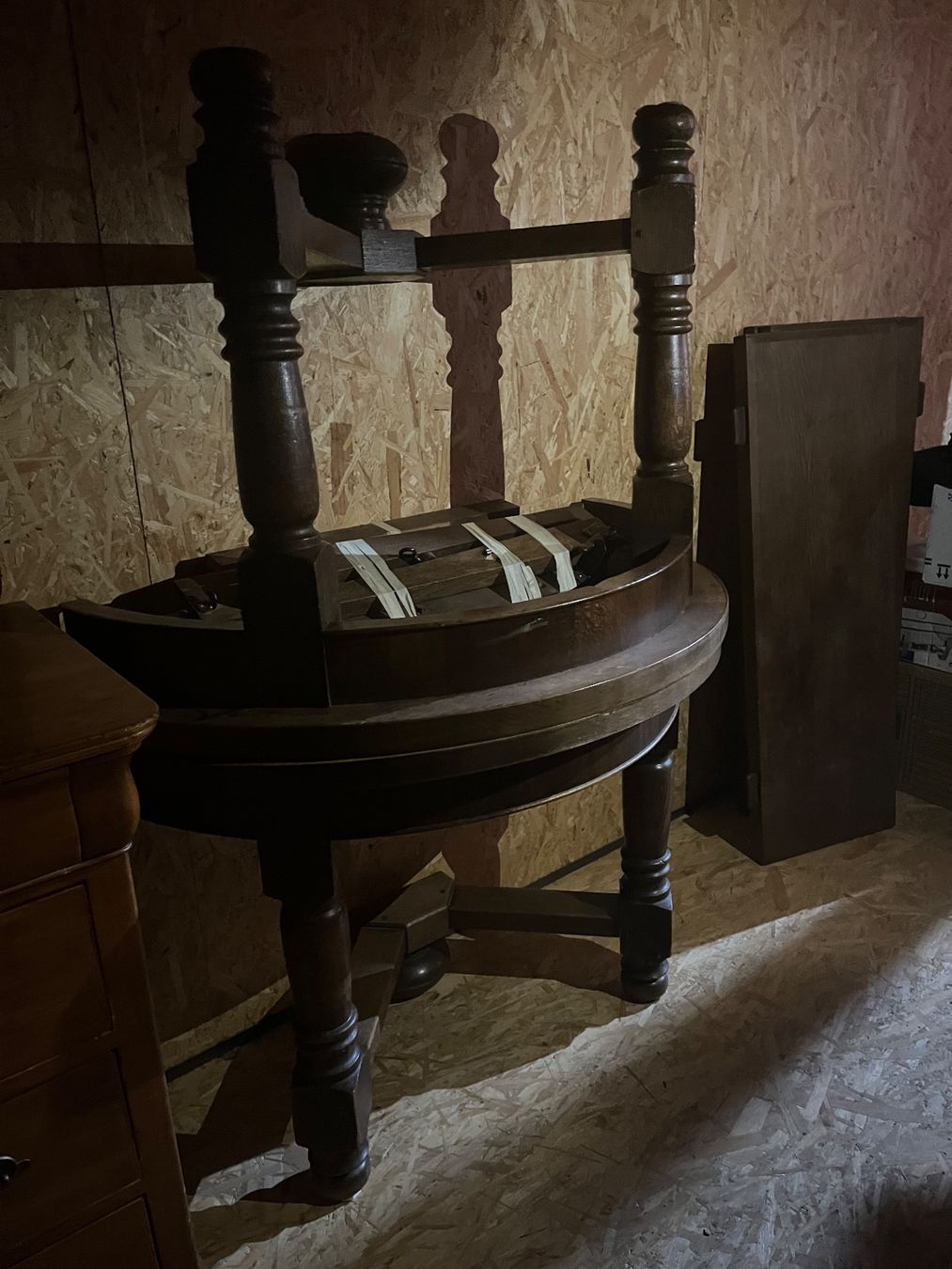 Tables: Table ronde bois avec rallonges – D'occasion à Lausanne par ech_rn8x