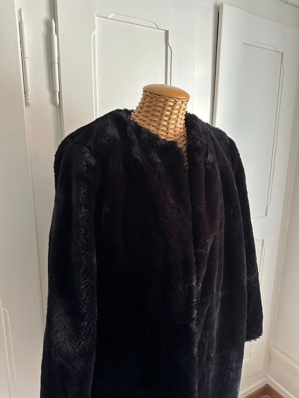 Mango Vestes: MANGO - Fake Fur Jacke schwarz M – D'occasion à Zürich par Diazaio 1